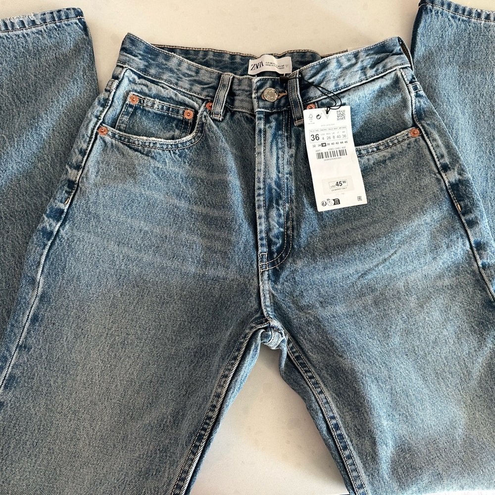 TRF STRAIGHT LEG JEANS WITH A HIGH WAIST